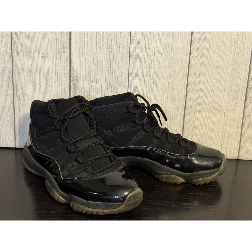 Jordan Men's Air Jordan 11 Retro Cap And Gown Shoes Size 8.5 Black